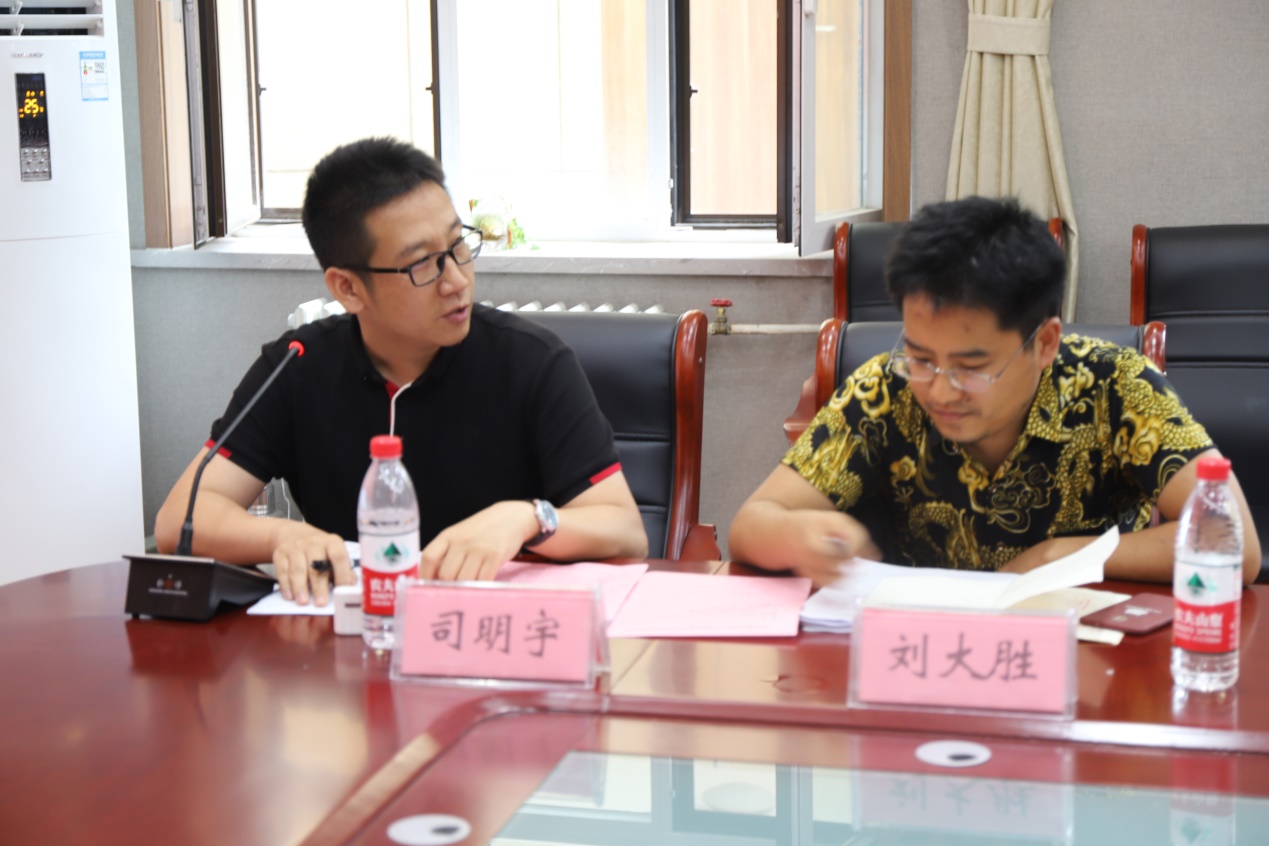 在自由讨论阶段,马克思主义学院教师代表司明宇分享了个人感受,他认为